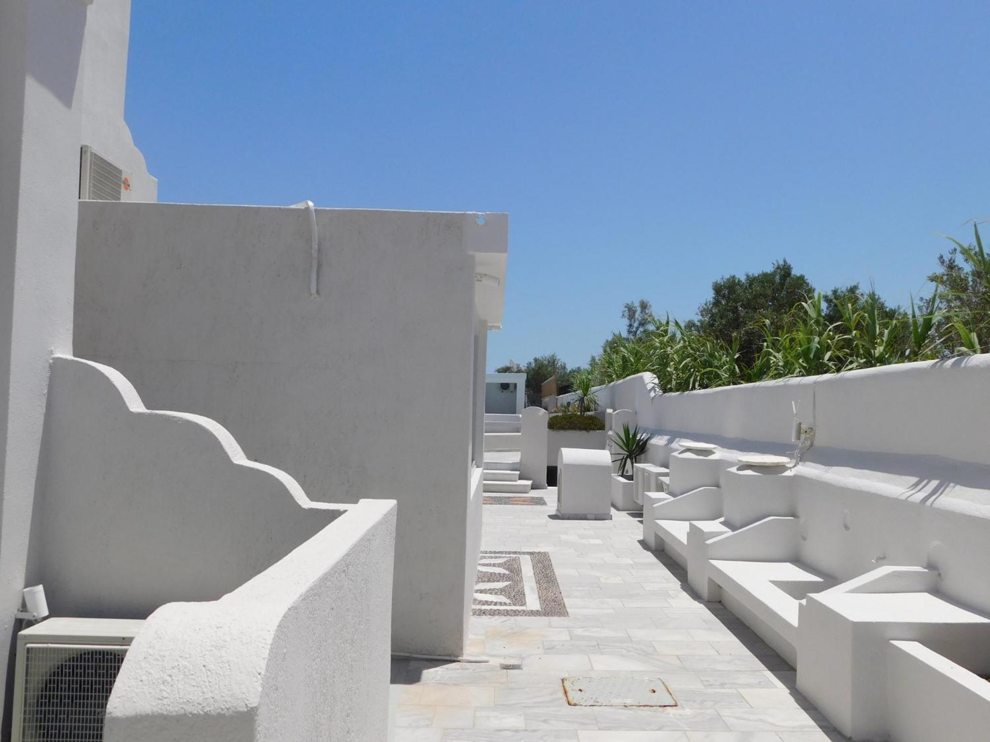 Happy Fish Rooms- Beachfront Perissa  Exterior photo