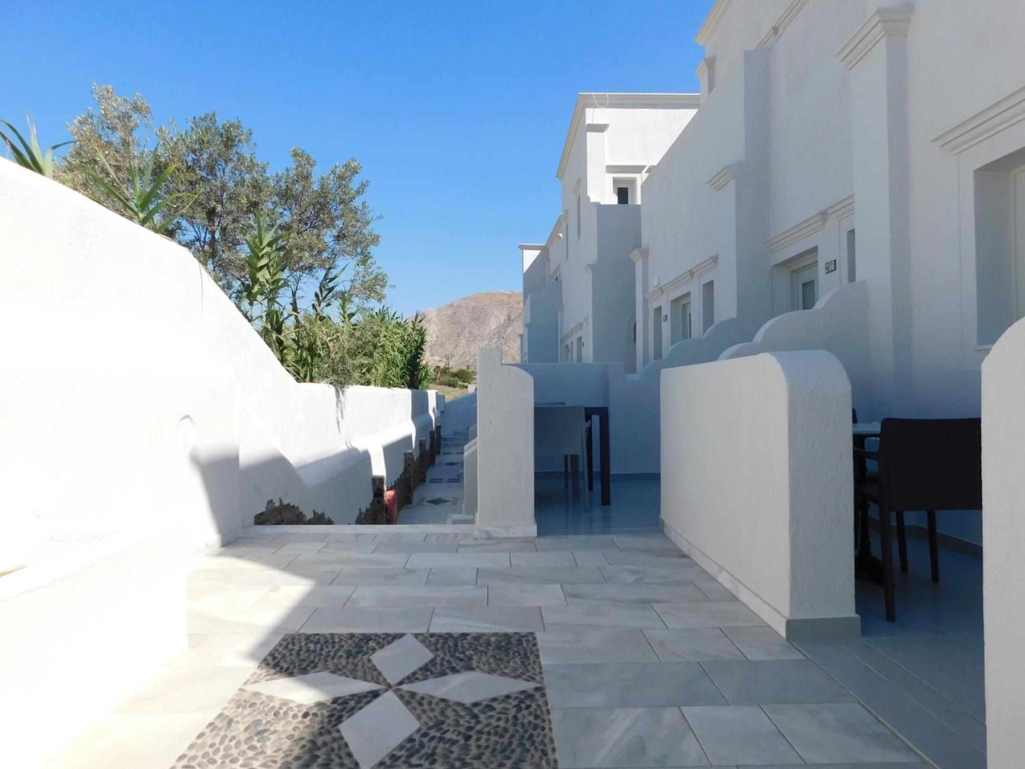 Happy Fish Rooms- Beachfront Perissa  Exterior photo